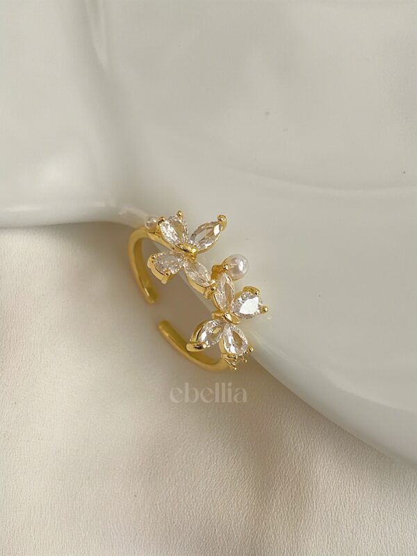 Dainty Daisy Tine Ring