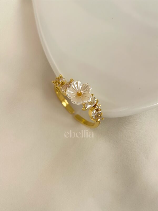The Summer's Kiss Ring